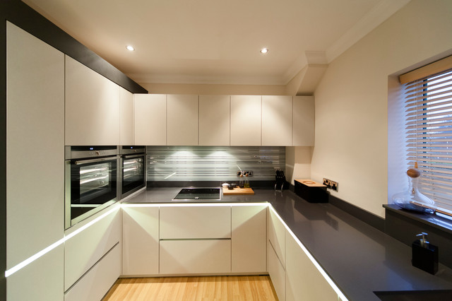 Kitchen minimalistisch-kueche