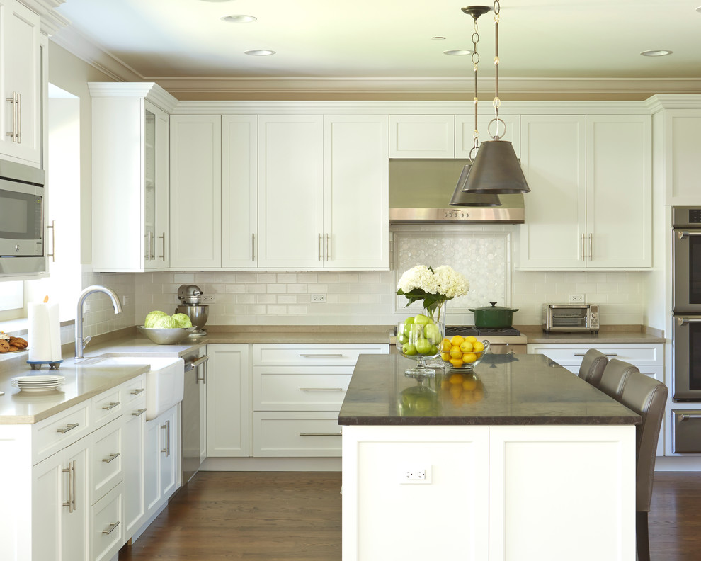 Example of a transitional kitchen design in Chicago