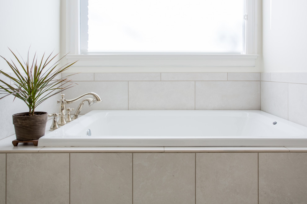 Home design - transitional home design idea in Atlanta