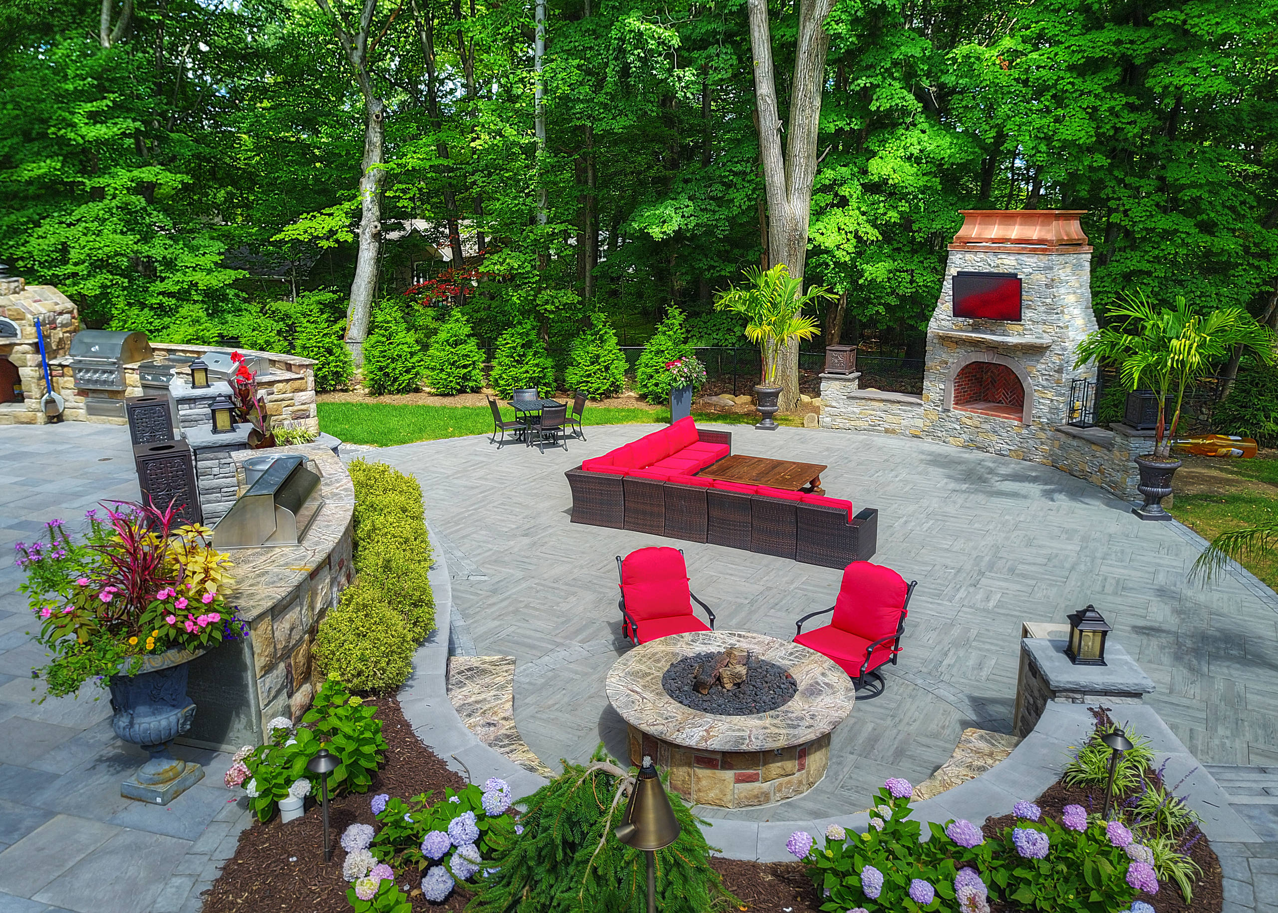 Outdoor Kitchen Paradise