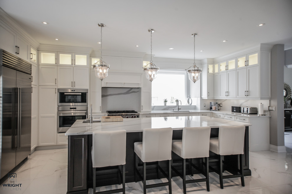 Inspiration for a transitional home design remodel in Toronto