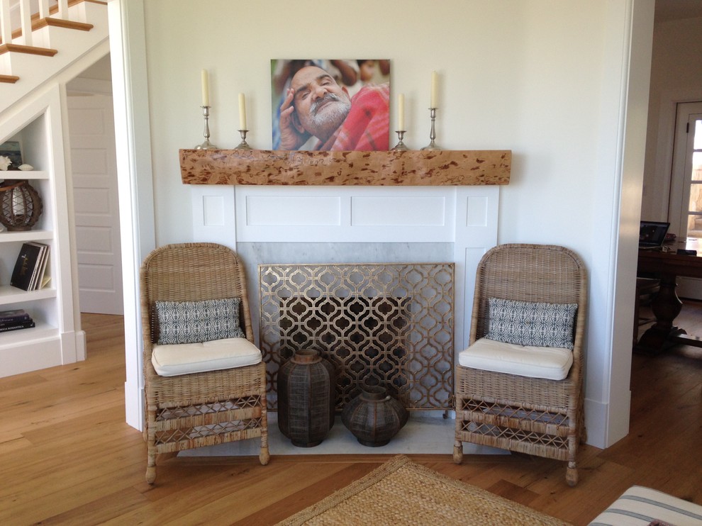 This is an example of a beach style living room in Santa Barbara.