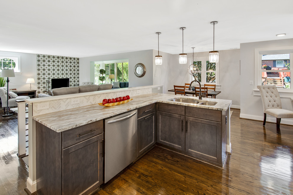 Photo of a mid-sized midcentury u-shaped eat-in kitchen in Wilmington with an undermount sink, distressed cabinets, granite benchtops, white splashback, marble splashback, stainless steel appliances, dark hardwood floors, a peninsula, brown floor, multi-coloured benchtop and shaker cabinets.