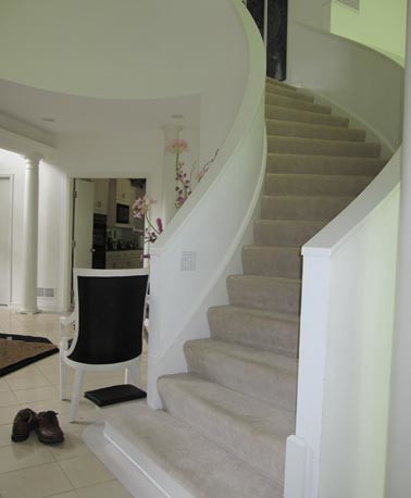 This is an example of a modern staircase in Cleveland.