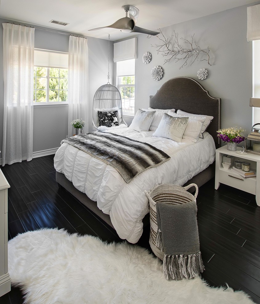 Transitional home design photo in Orange County