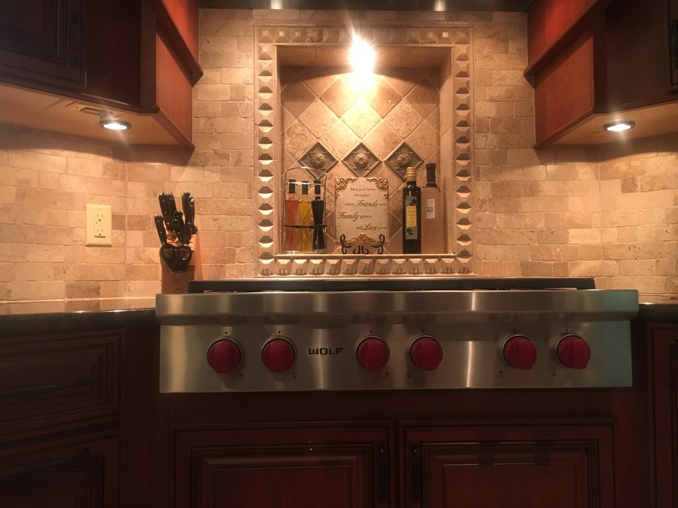 Transitional kitchen photo in Cincinnati