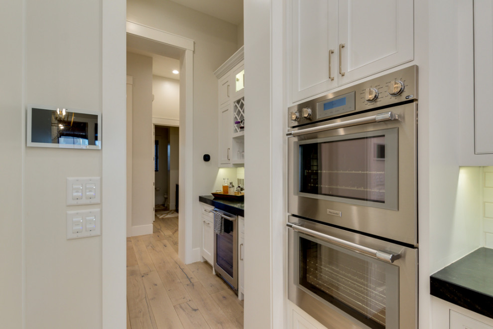 Kitchen - kitchen idea in Phoenix