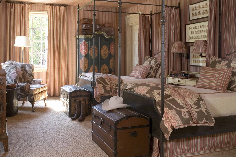 Traditional kids' room in Dallas for girls.