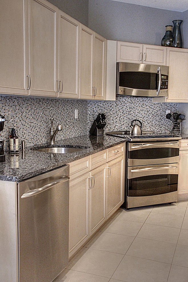 Transitional home design photo in New York