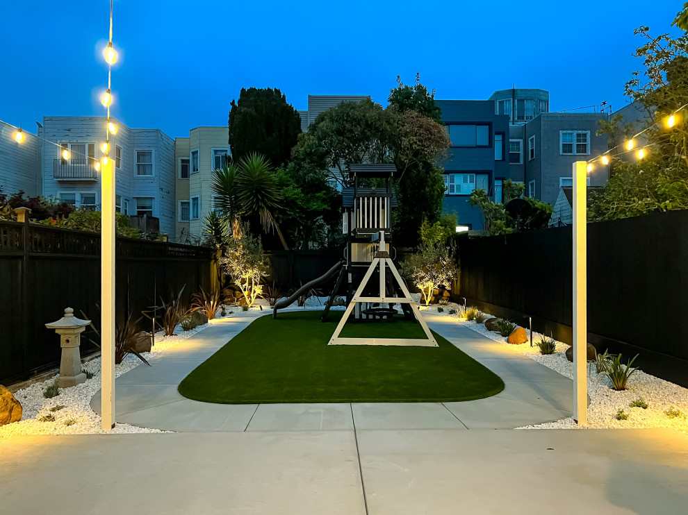 San Francisco Backyard - Family Style