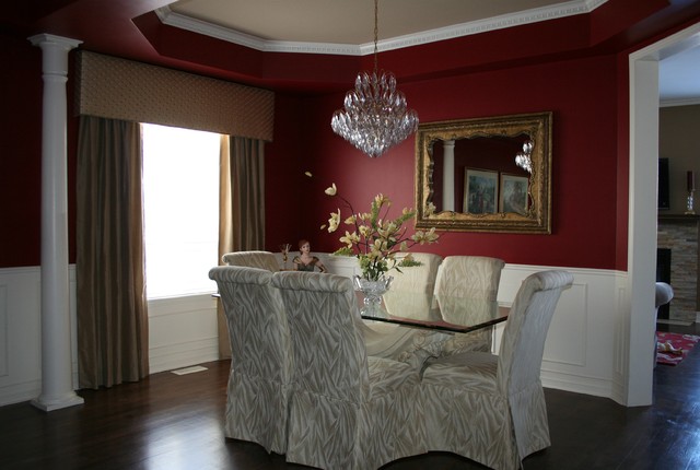 Traditional Red Dining Room classique-salle-a-manger