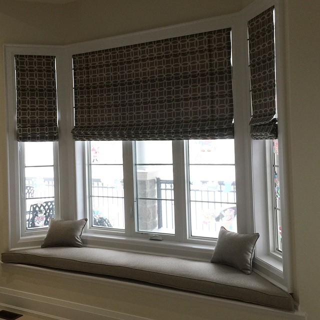 Example of a transitional home design design in Toronto