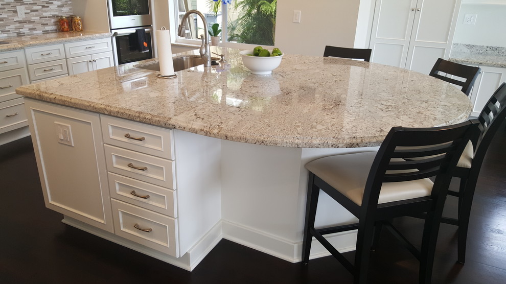 Transitional kitchen photo in Miami