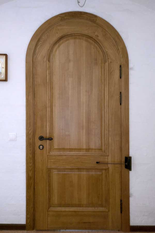 Дубовые двери