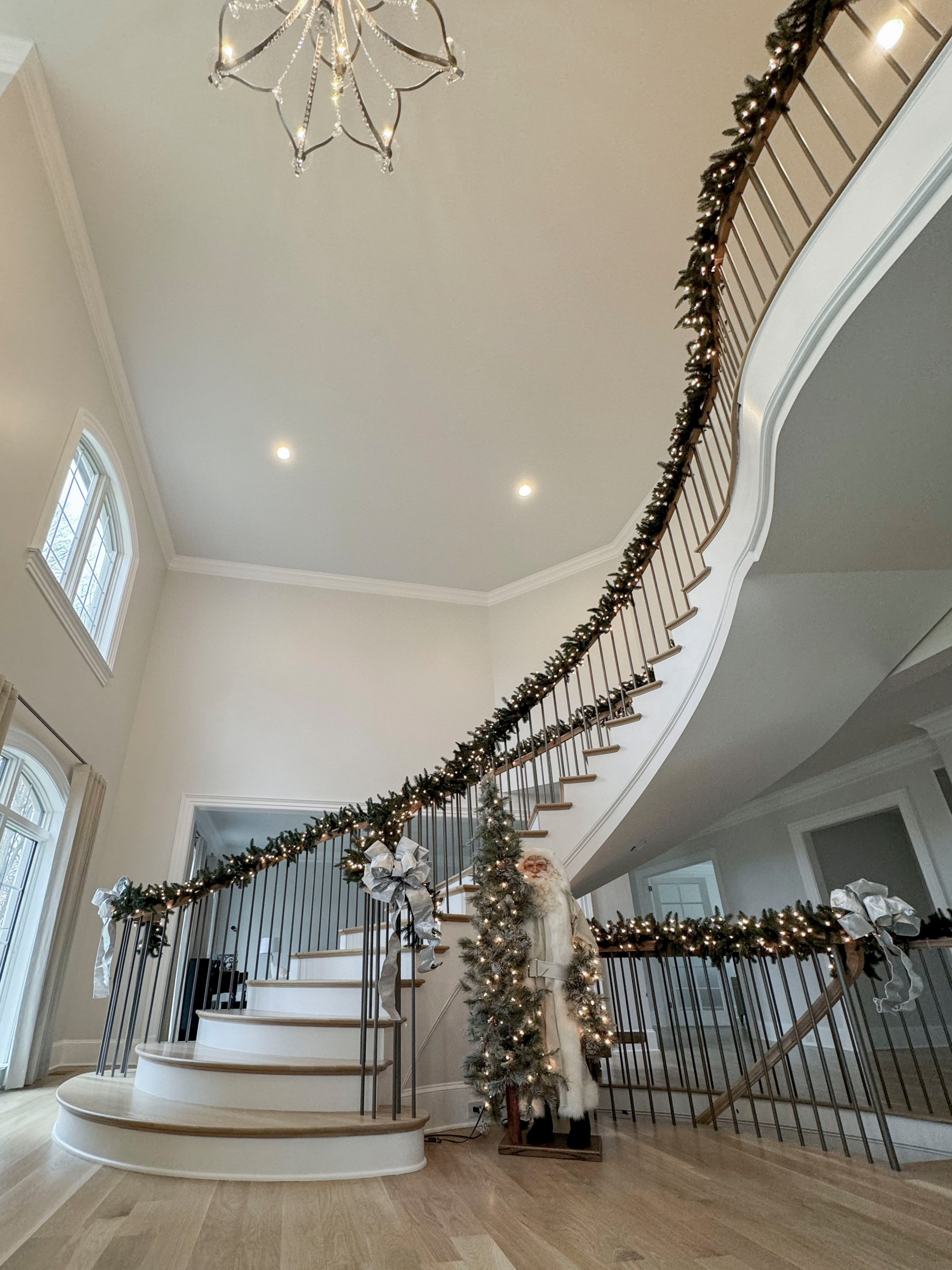 116_Elegant & Eye-catching Curved Staircase, Leesburg VA 20175