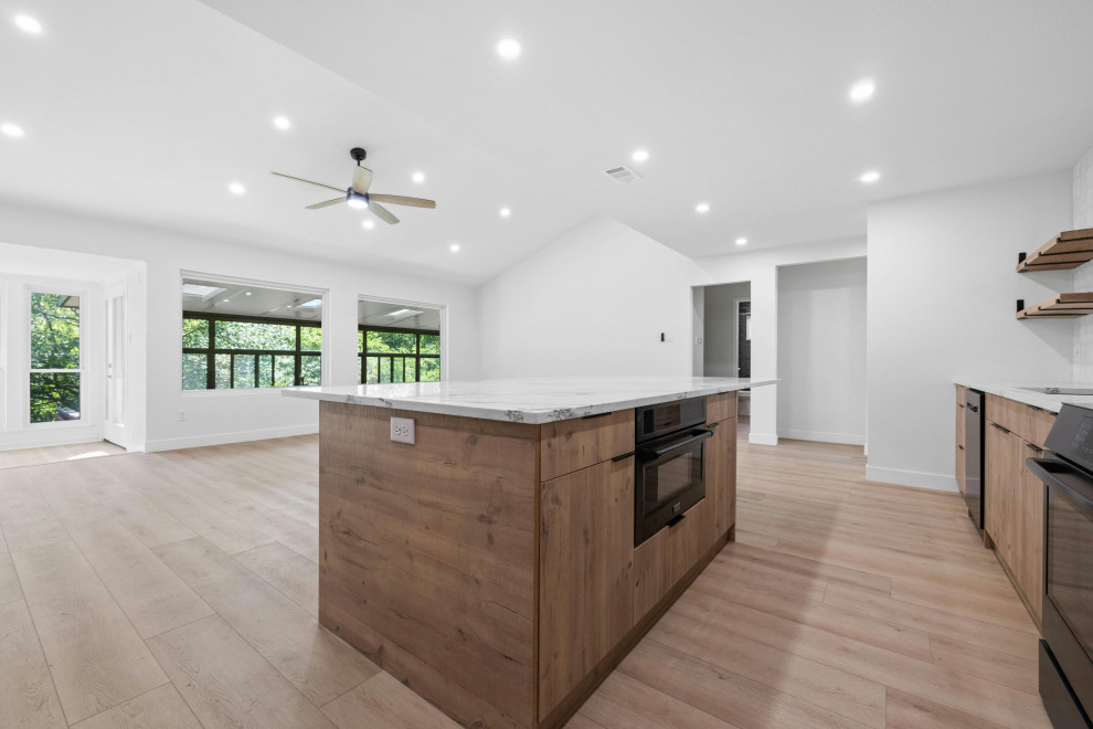 Kitchen - kitchen idea in Austin