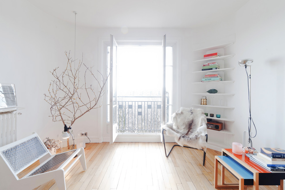 Design ideas for a mediterranean living room in Paris.