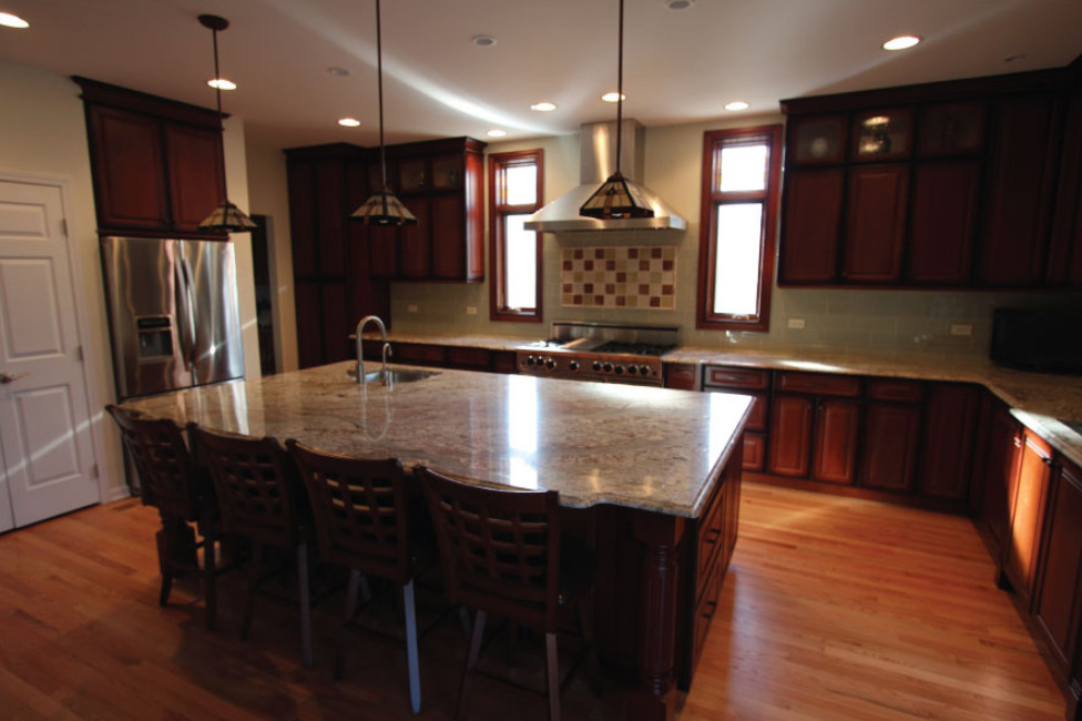 Kitchen - kitchen idea in Chicago