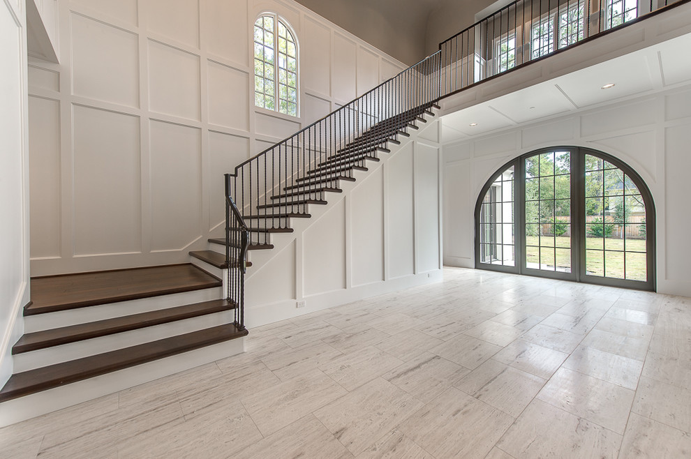 Example of a transitional entryway design in Houston