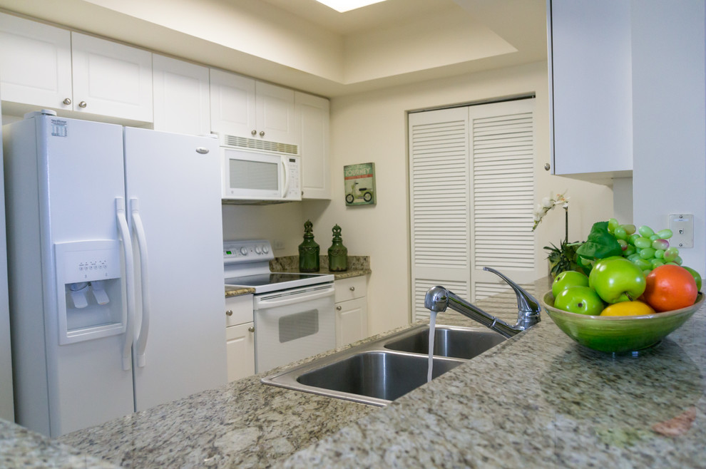 Transitional kitchen photo in Miami