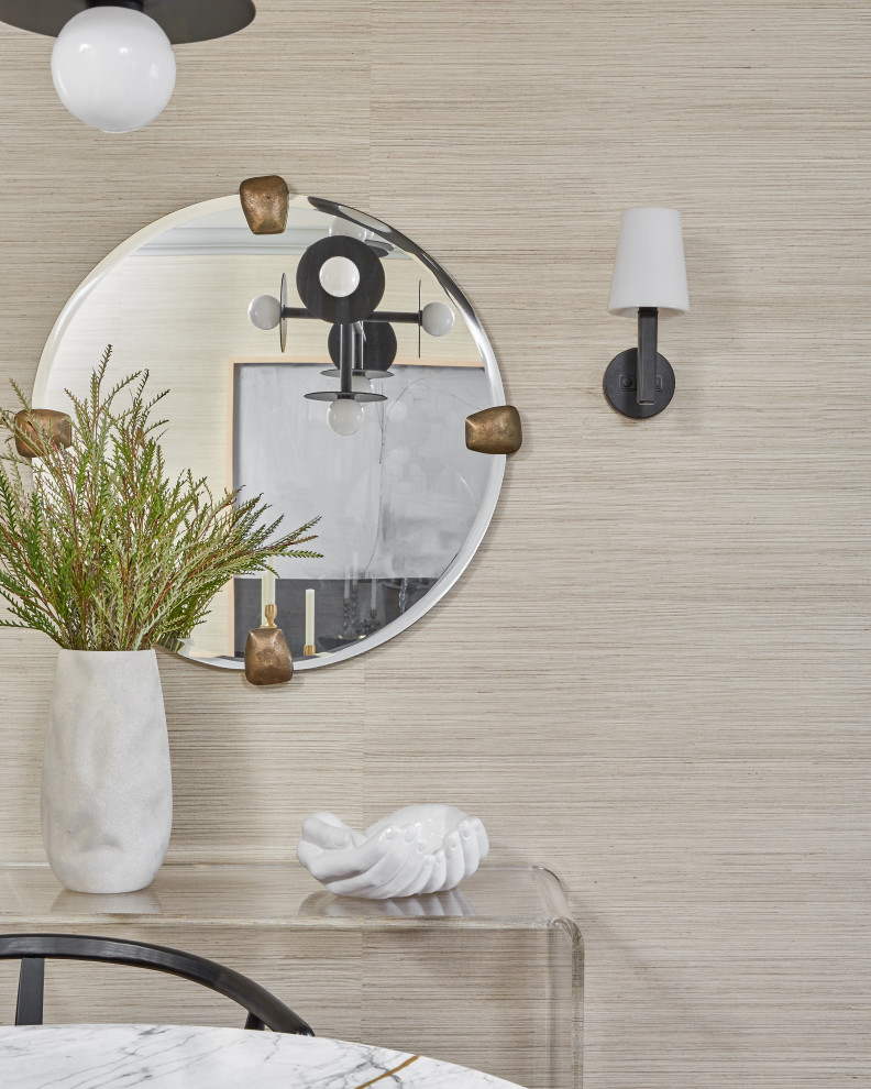 Transitional home design photo in Toronto