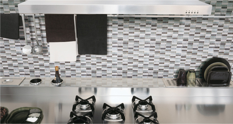 Transitional kitchen photo in Austin