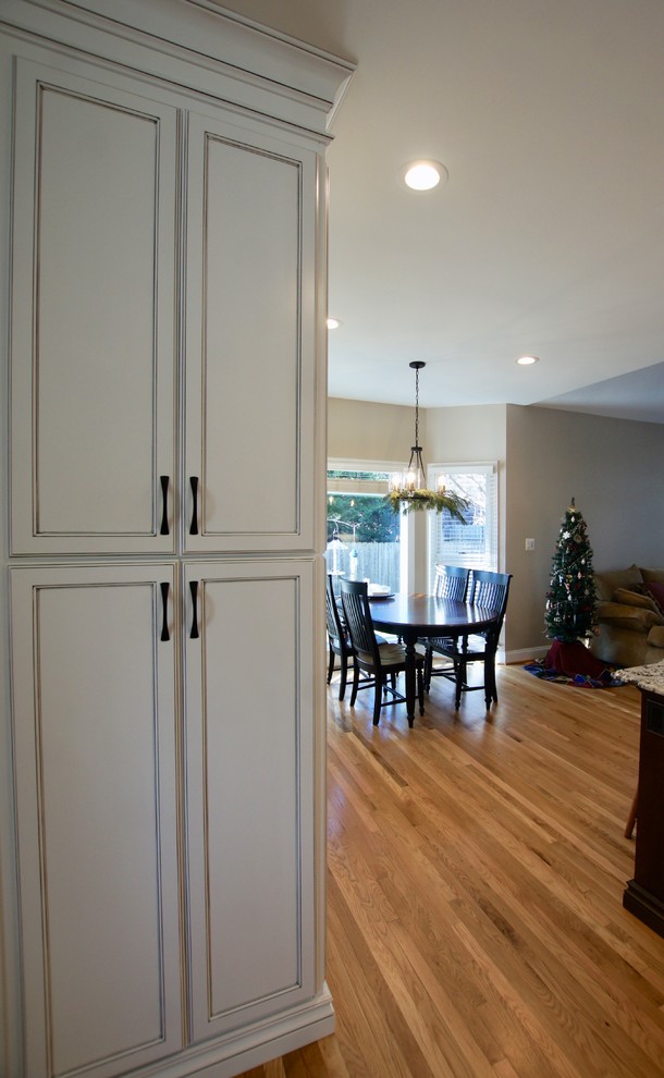 Transitional kitchen photo in DC Metro