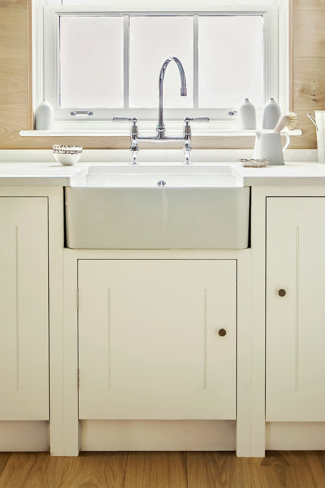 Home design - farmhouse home design idea in London
