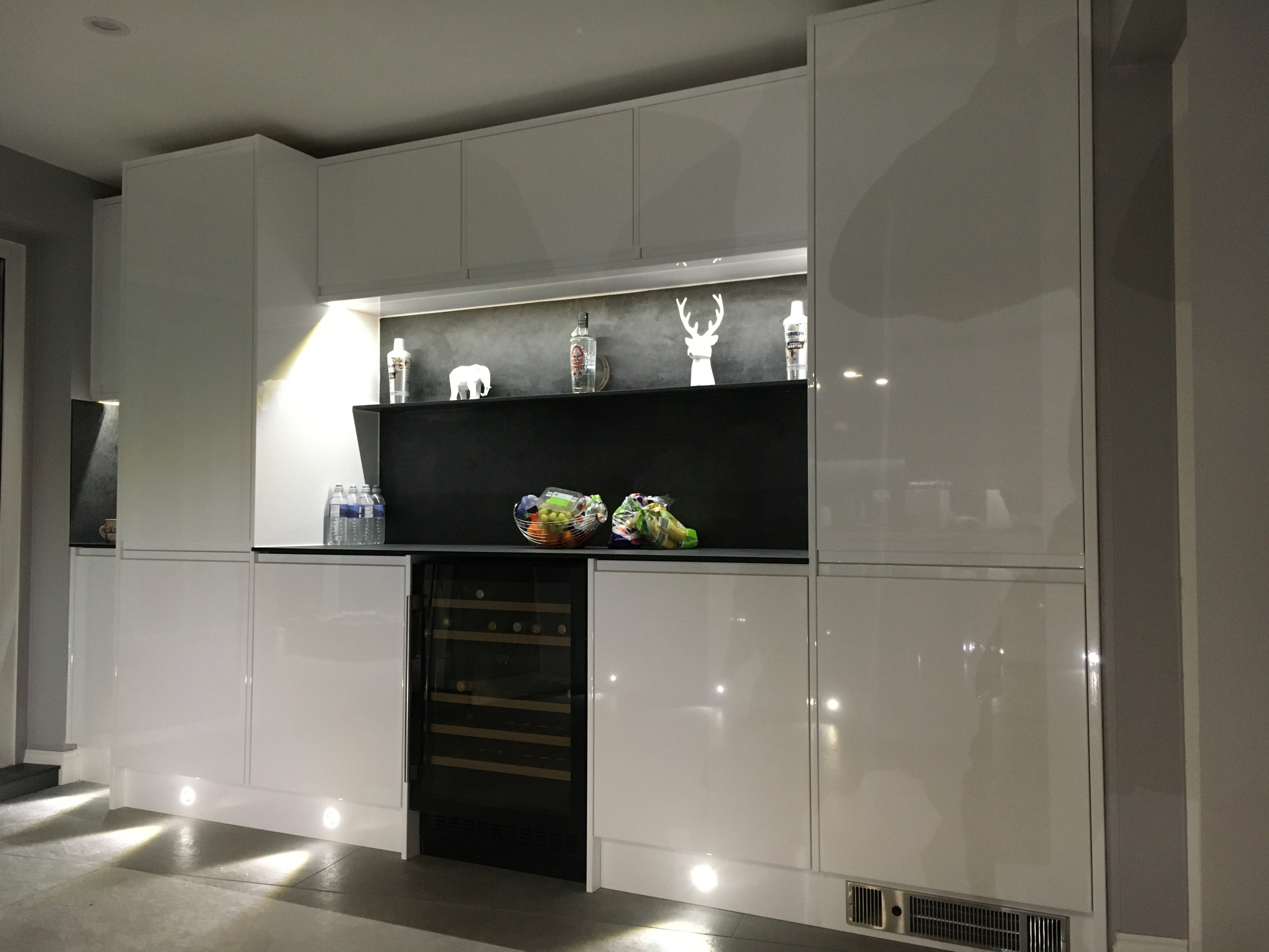 J pull handle Kitchen with compact laminate and porcelain floor tiles