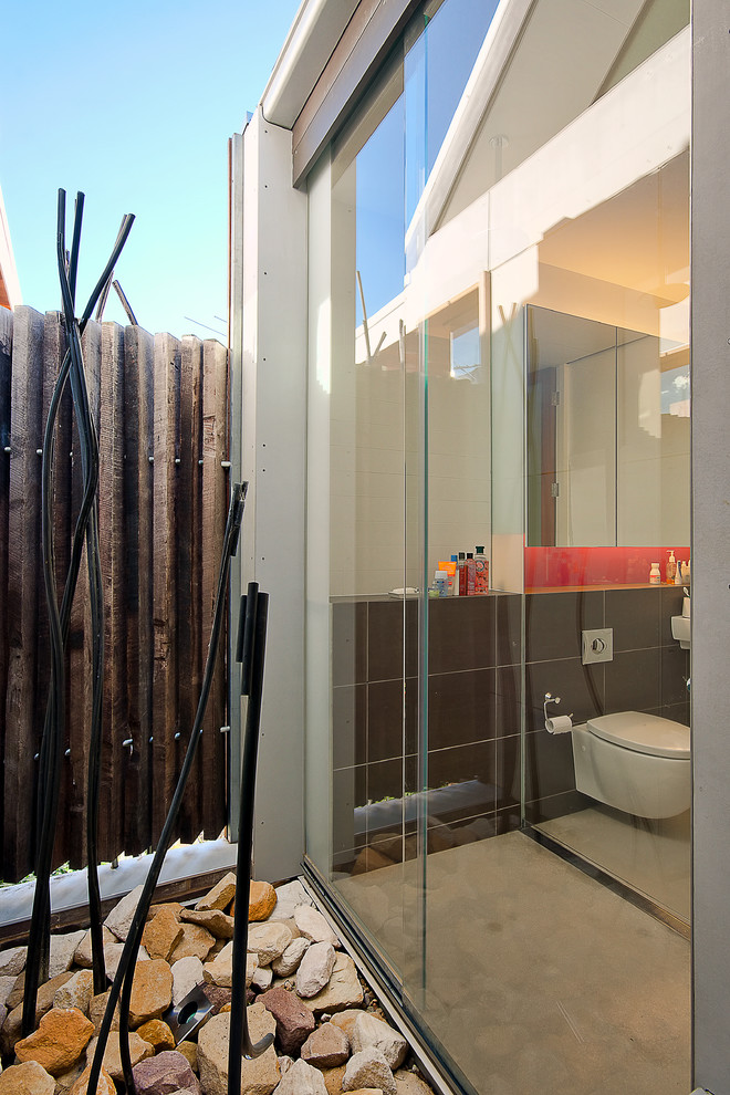 Photo of a contemporary bathroom in Sydney.