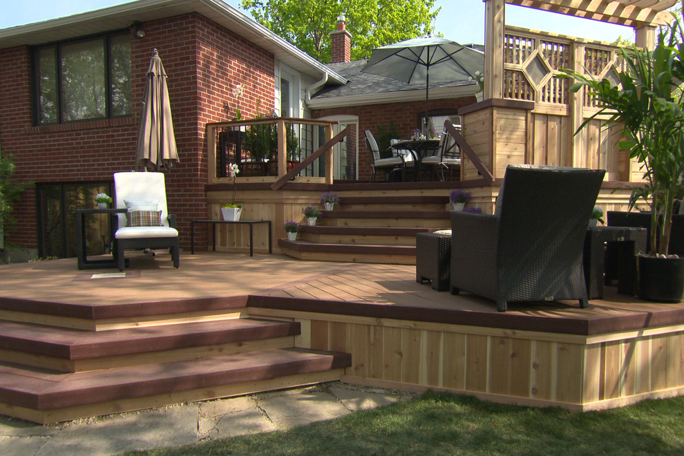 Mid-sized traditional backyard deck in Toronto with an outdoor kitchen and no cover.