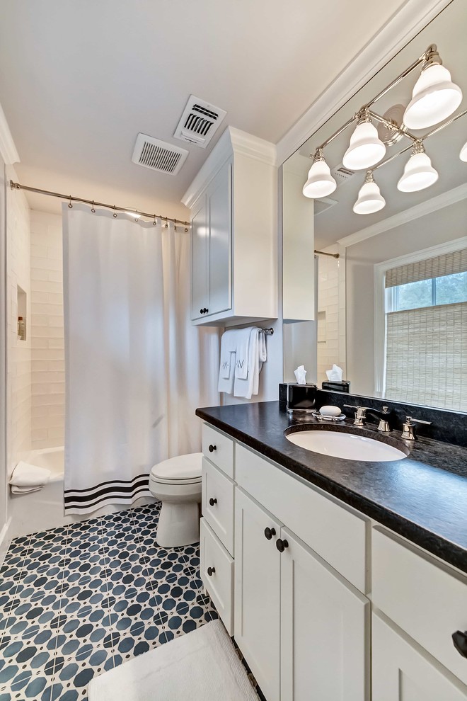 Inspiration for a transitional home design remodel in Dallas