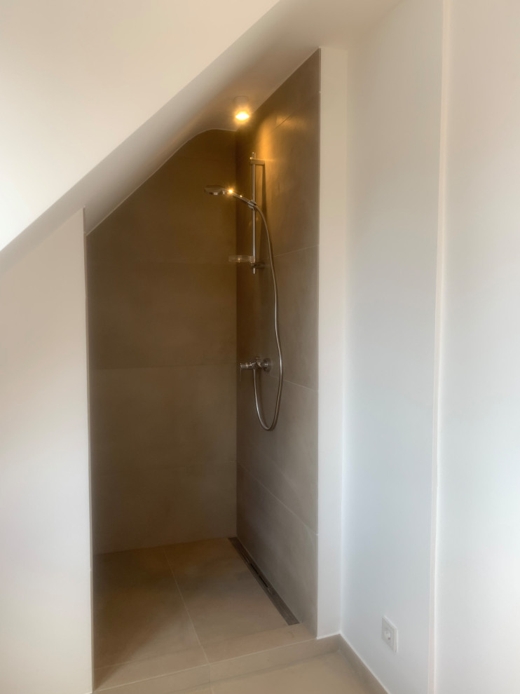 Modernisierung Einfamilienhaus mit Erweiterung der Gauben und  Fensteraufteilung