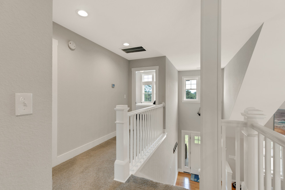Home design - transitional home design idea