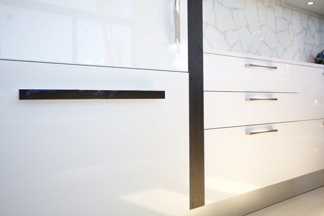 Cuisine tout en longueur minimalistisch-kueche