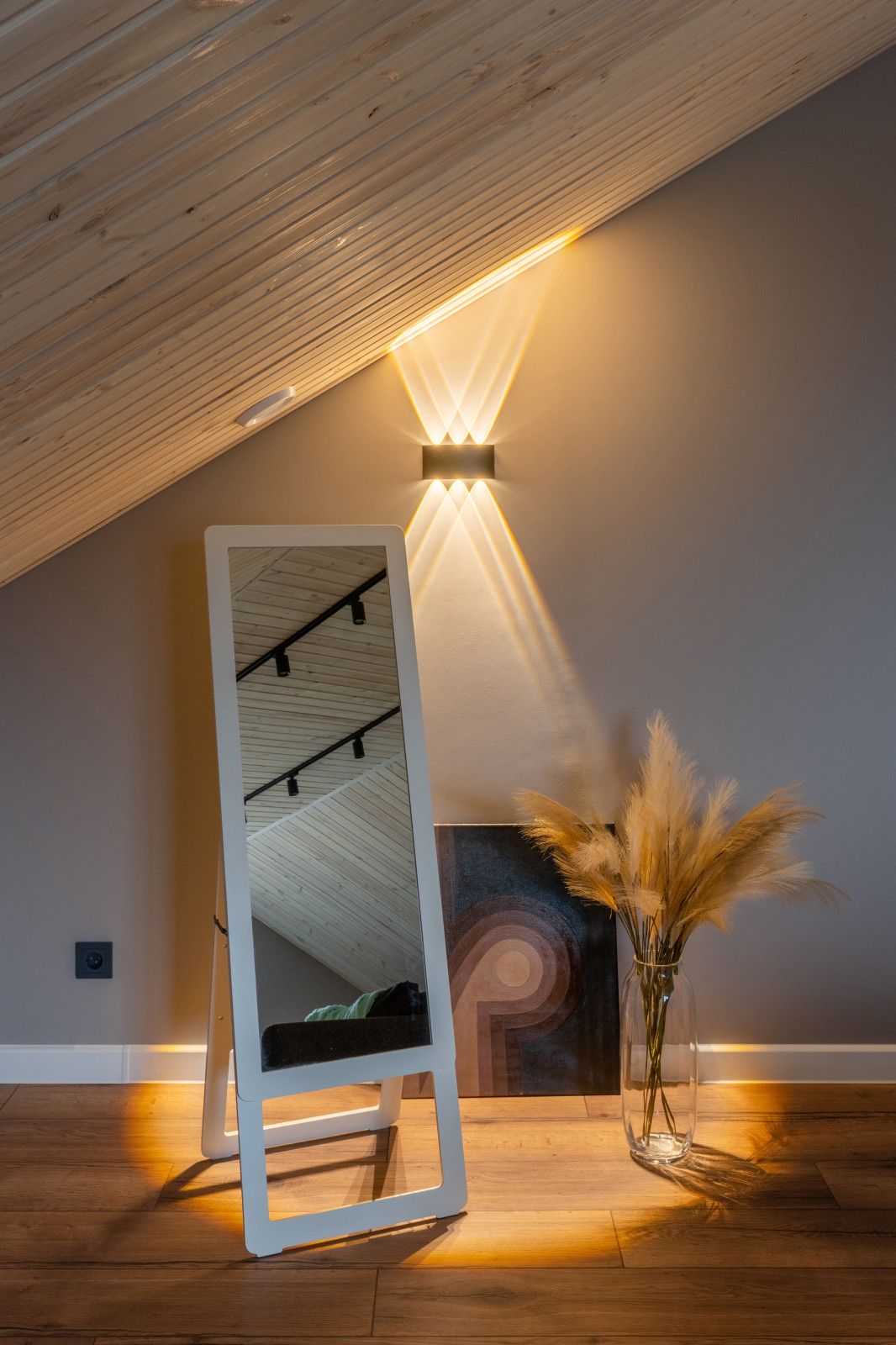 Яркий дом для молодой семьи