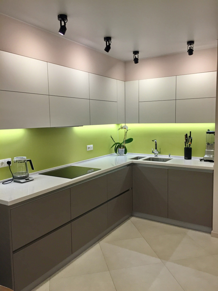 Кухня с профилем Gola