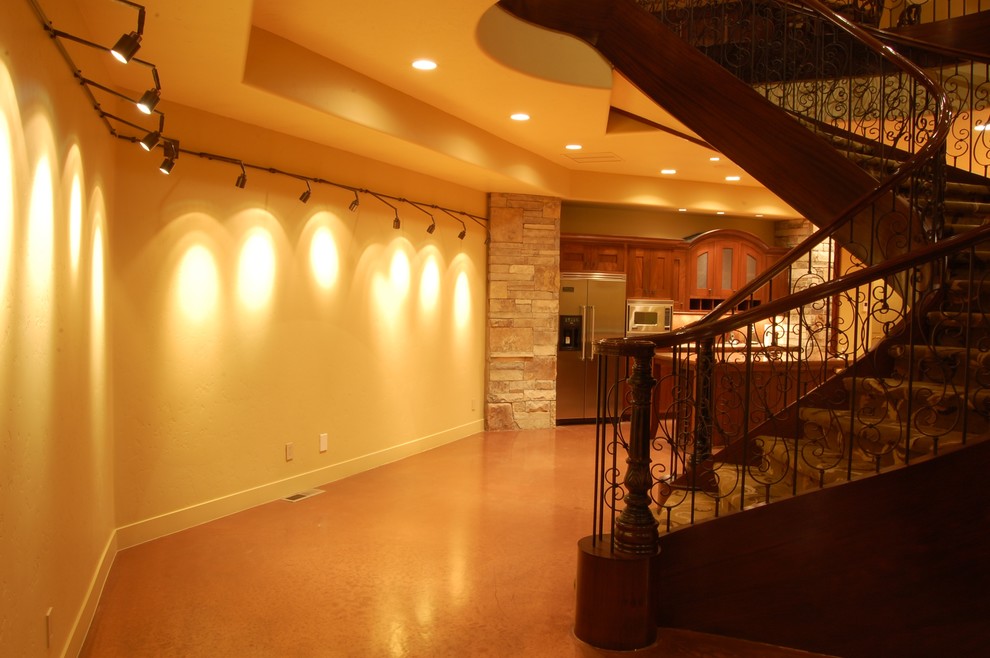 Example of a mountain style home design design in Jackson