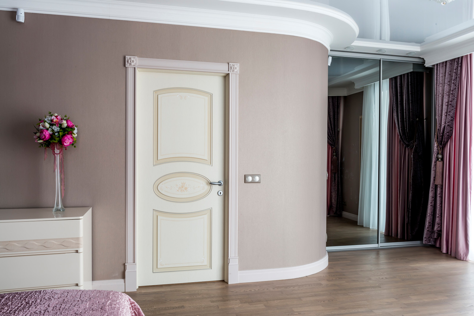 Двухкомнатная квартира в классическом стиле.