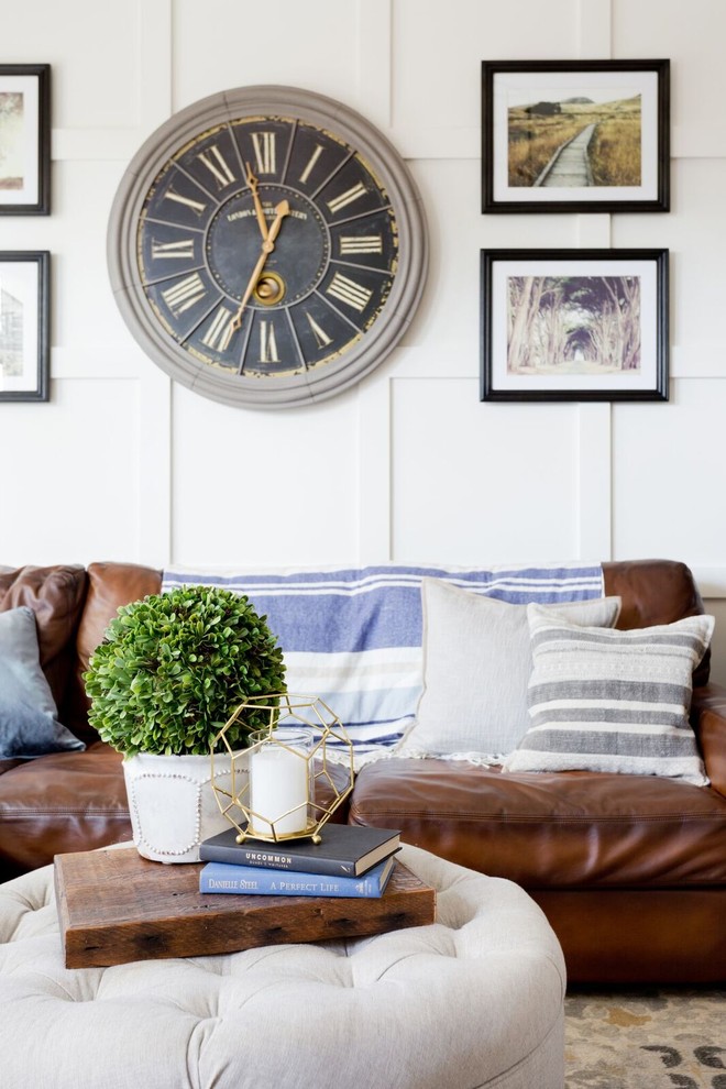 Transitional home design photo in Los Angeles