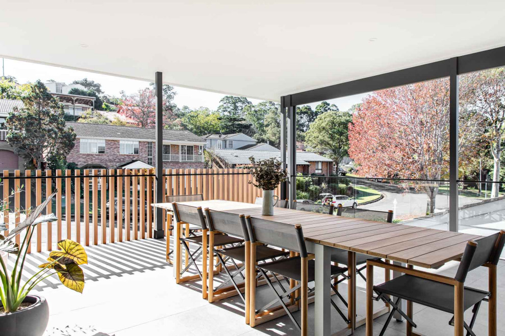 Inspiration for a modern deck in Wollongong.