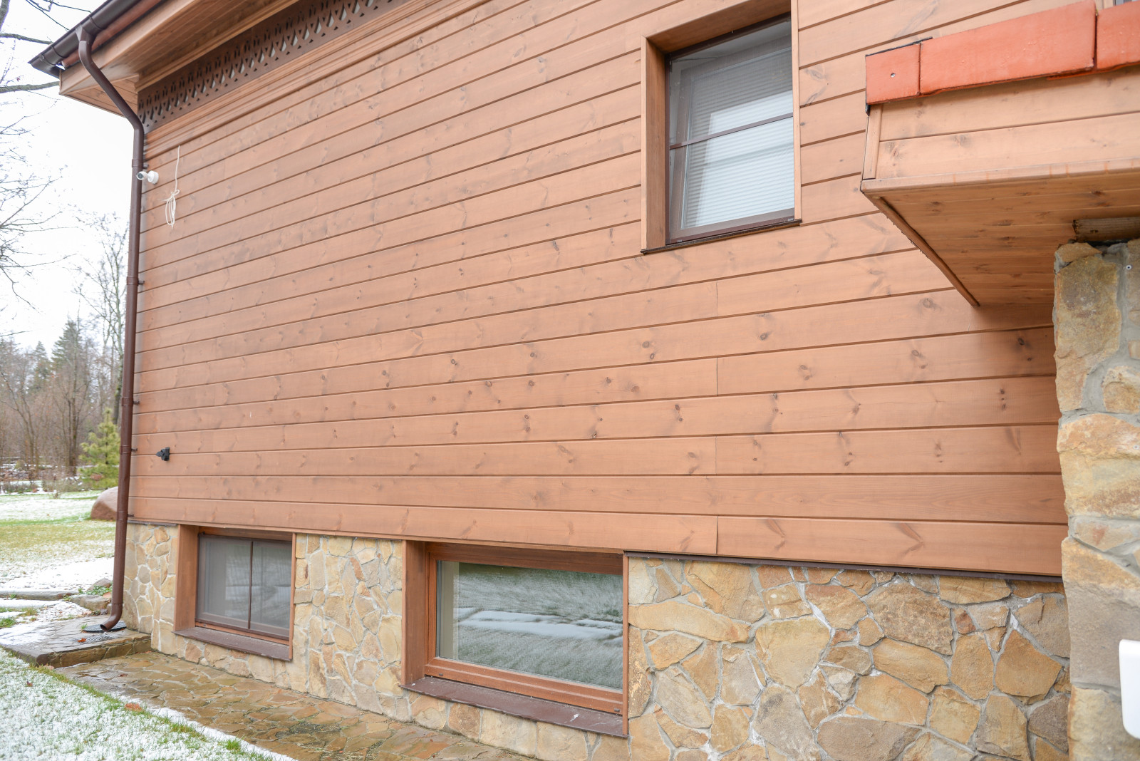 Остекление дома дубовыми окнами