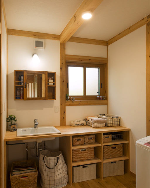 ナチュラル志向で家事ラク収納にこだわった家 country-bagno-di-servizio