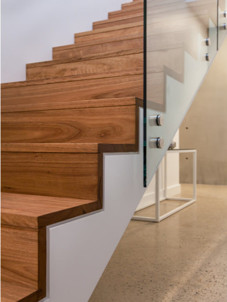 Gerade Moderne Holztreppe mit Holz-Setzstufen in Adelaide