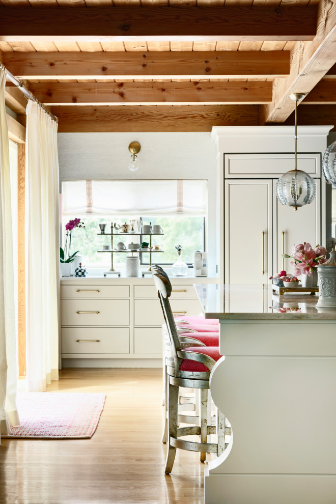 Inspiration for a transitional kitchen remodel in Minneapolis