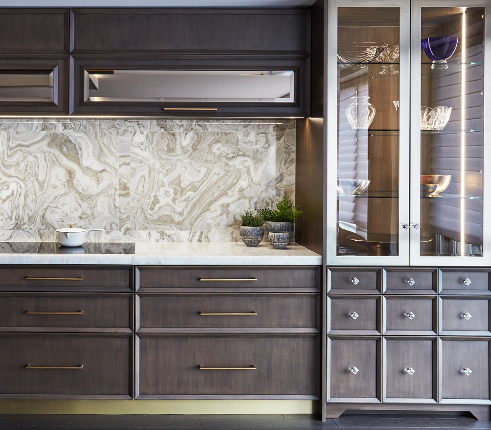 Kitchen - transitional kitchen idea in Chicago