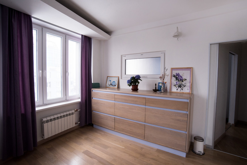 Перепланировка квартиры с радиальной фасадной стеной, авторская мозаика.