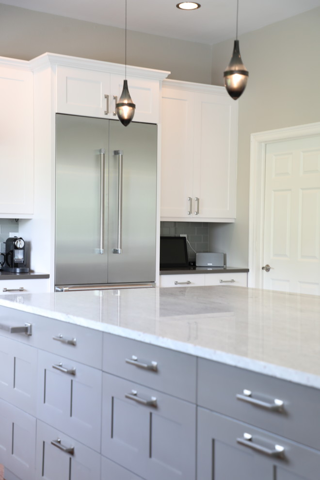 Kitchen - transitional kitchen idea in Denver