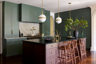 4 Stylish New Kitchens Featuring Green Cabinets (4 photos)