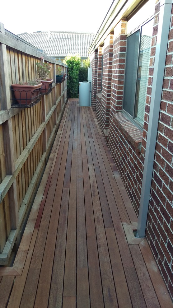 Contemporary deck in Melbourne.